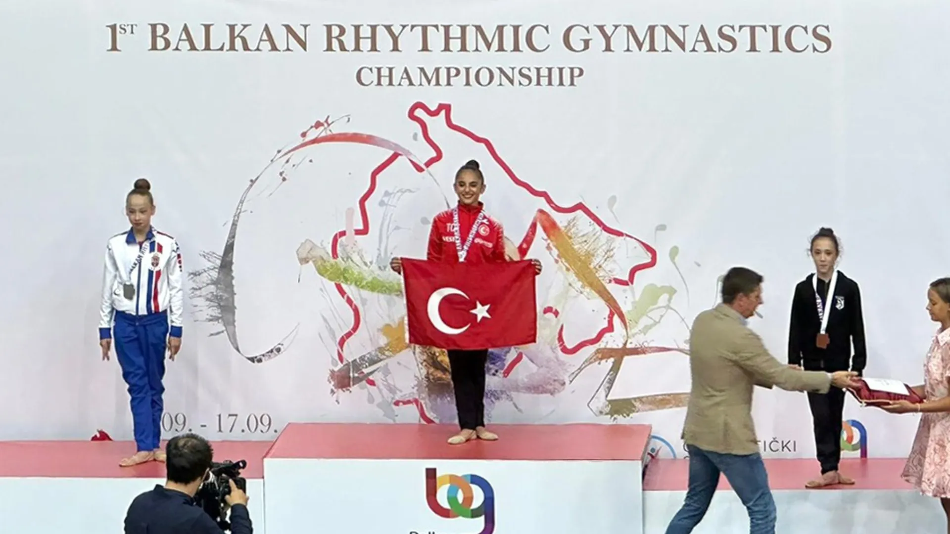 Antalyasporlu-Selen-Balkan-Sampiyonu_88932528-1ce3-4042-b6b6-a933b0c2f8f7.webp