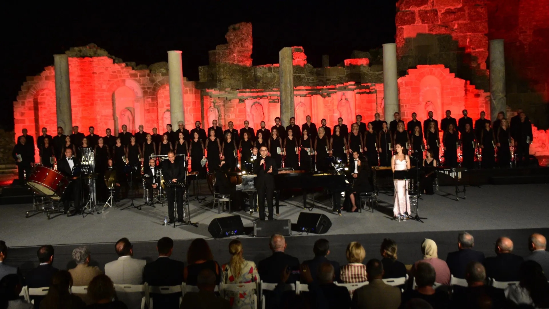 Bakan-Ersoy-Kultur-Yolu-Festivali-Gala-Konserinde-konustu_76ab998c-6f50-43fe-a375-705944298bb3.webp