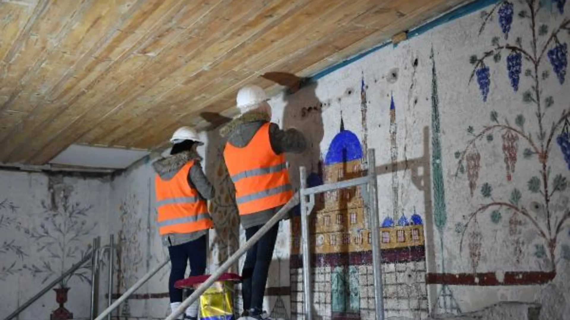 Tarihi-camideki-restorasyon-kalem-isciliklerini-ortaya-cikardi-_5f7011b1-7cbe-47b4-9cb5-9a67fb0e26d6.webp