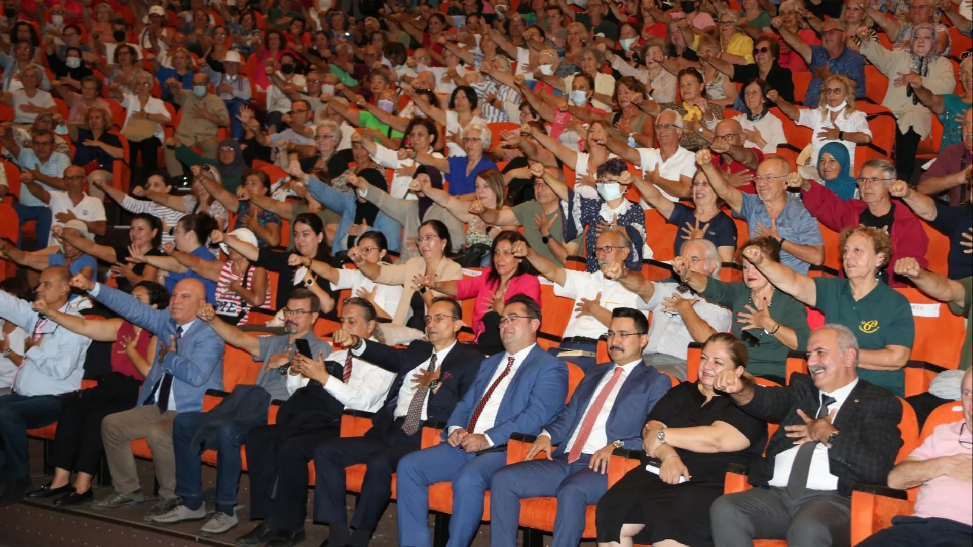 Tazelenme-Universitesinde-ilk-derse-yogun-ilgi_94cacf80-ec56-41b7-82fc-2261f0b06da5.webp