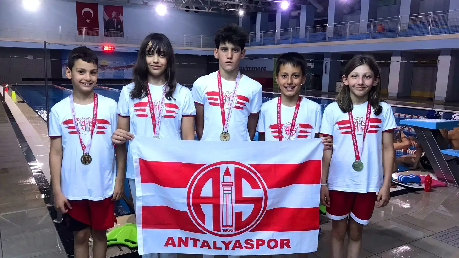 1-Antalyaspor-Yuzme-Minikler-Ozeljpg_20230524163450450.webp