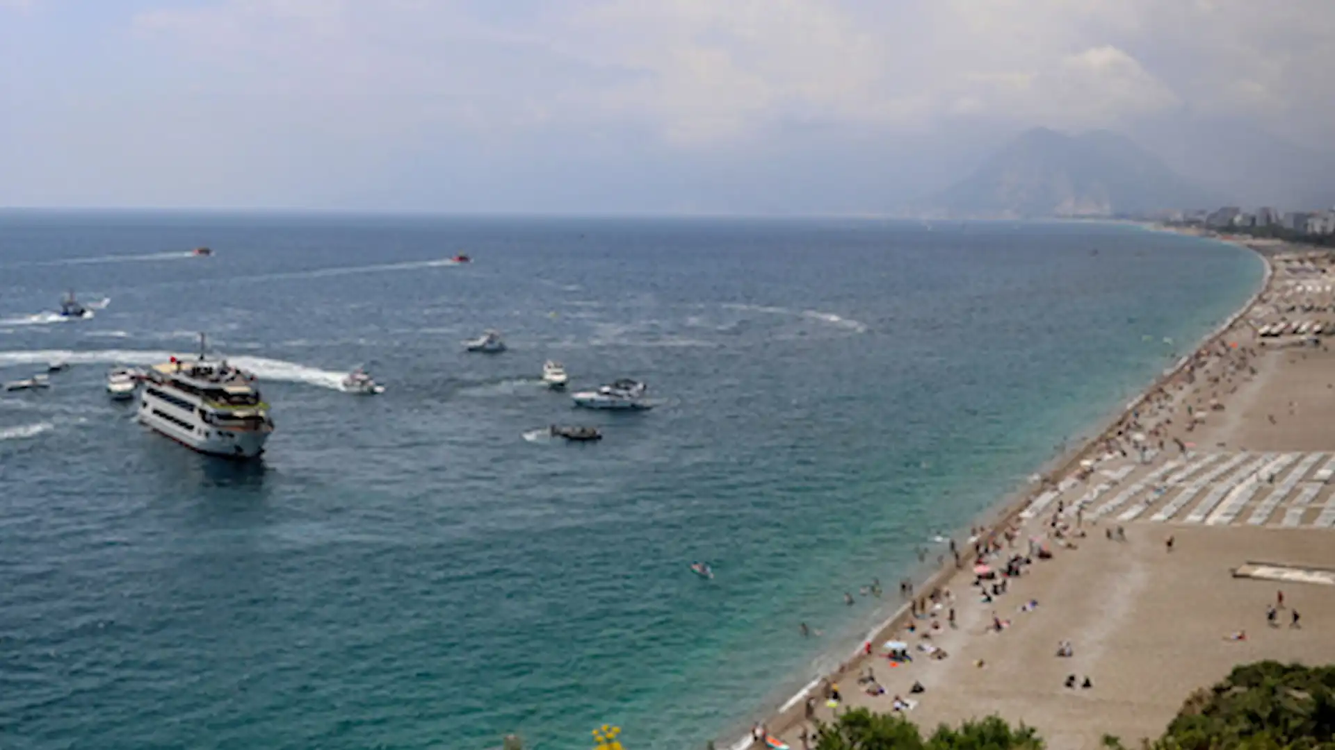 Antalyada-sahil-keyfine-gosterilerjpg_20230520122730818.webp